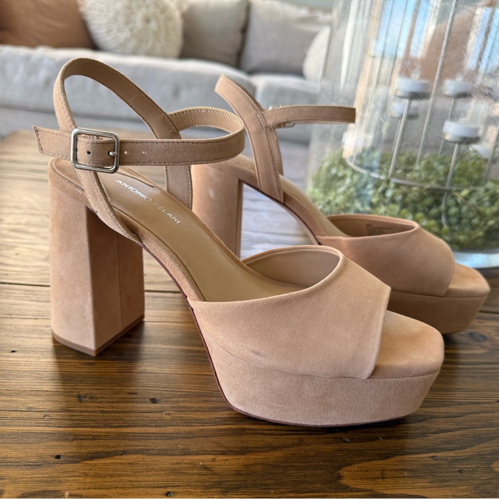 NWOT ANTONIO MELANI Nude/Tan Suede Platform Heels
